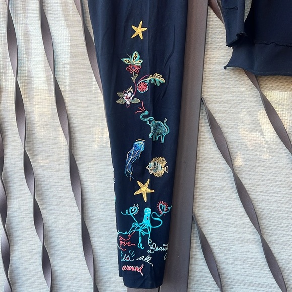 🌺 Johnny Was Embroidered Zoe Sweatshirt Tunic Top and Matching Leggings 🌺 - Picture 11 of 16